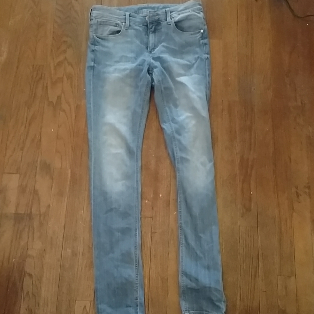 Light wash skinny jeans